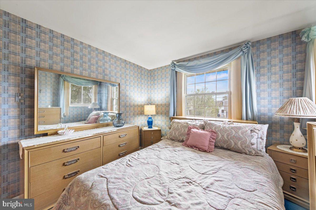 12 Green Tree Road Stratford, NJ 08084 - Photo 23 of 33 a bedroom with a large bed and a large window