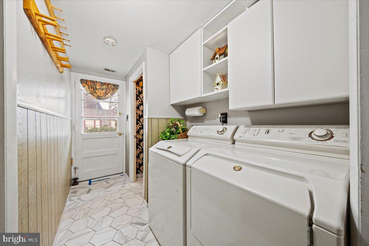 12 Green Tree Road Stratford, NJ 08084 - Photo 28 of 33 a utility room with dryer and washer