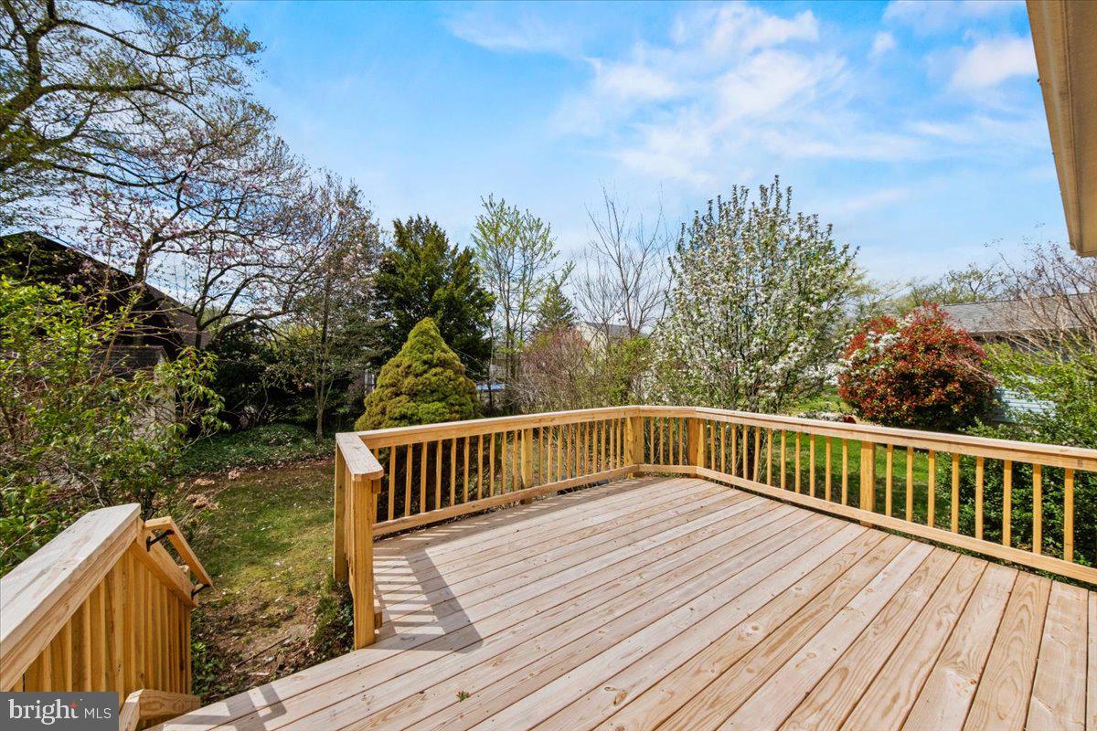 12 Green Tree Road Stratford, NJ 08084 - Photo 29 of 33 a view of balcony with wooden floor and fence