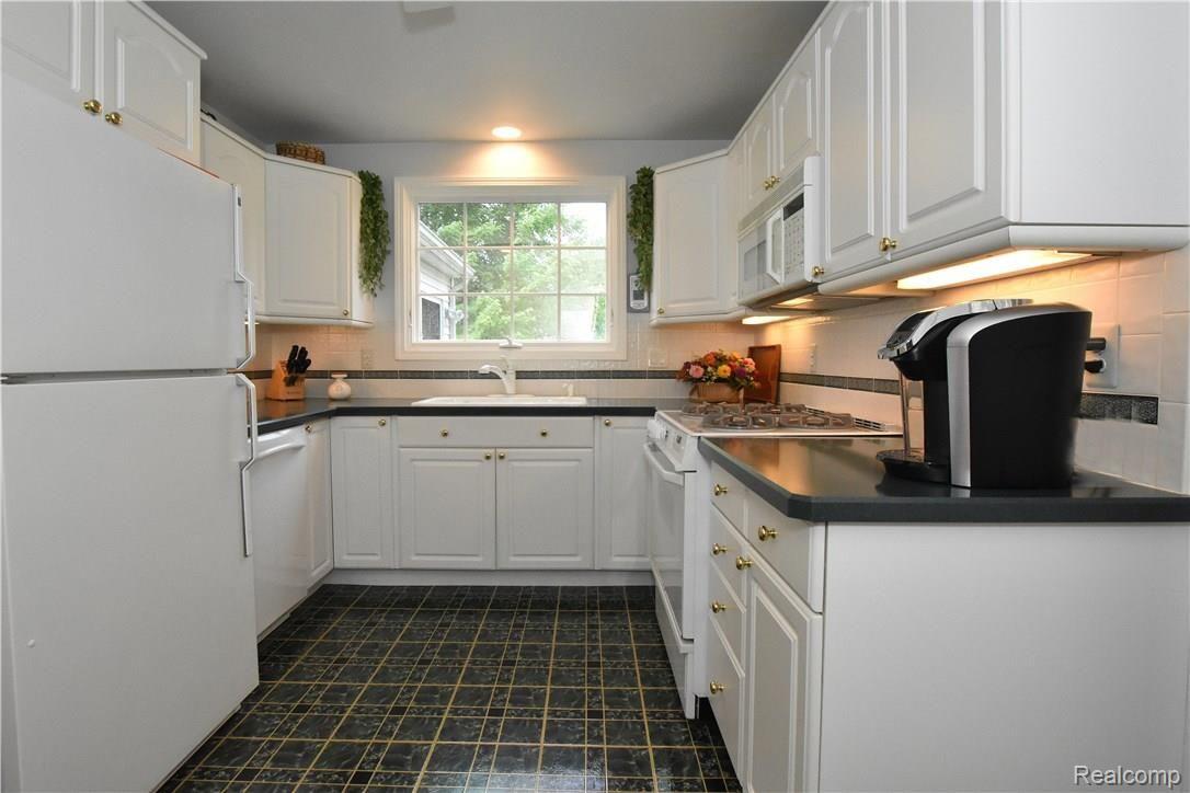 4181 Cumberland Road Berkley, MI 48072 - Photo 12 of 36 4181 Cumberland_12.JPG