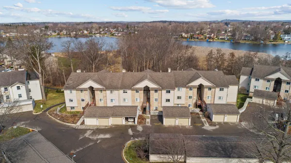 $175,000 | 4912 Ashley Lane, Unit 84, Waterford, MI 48329