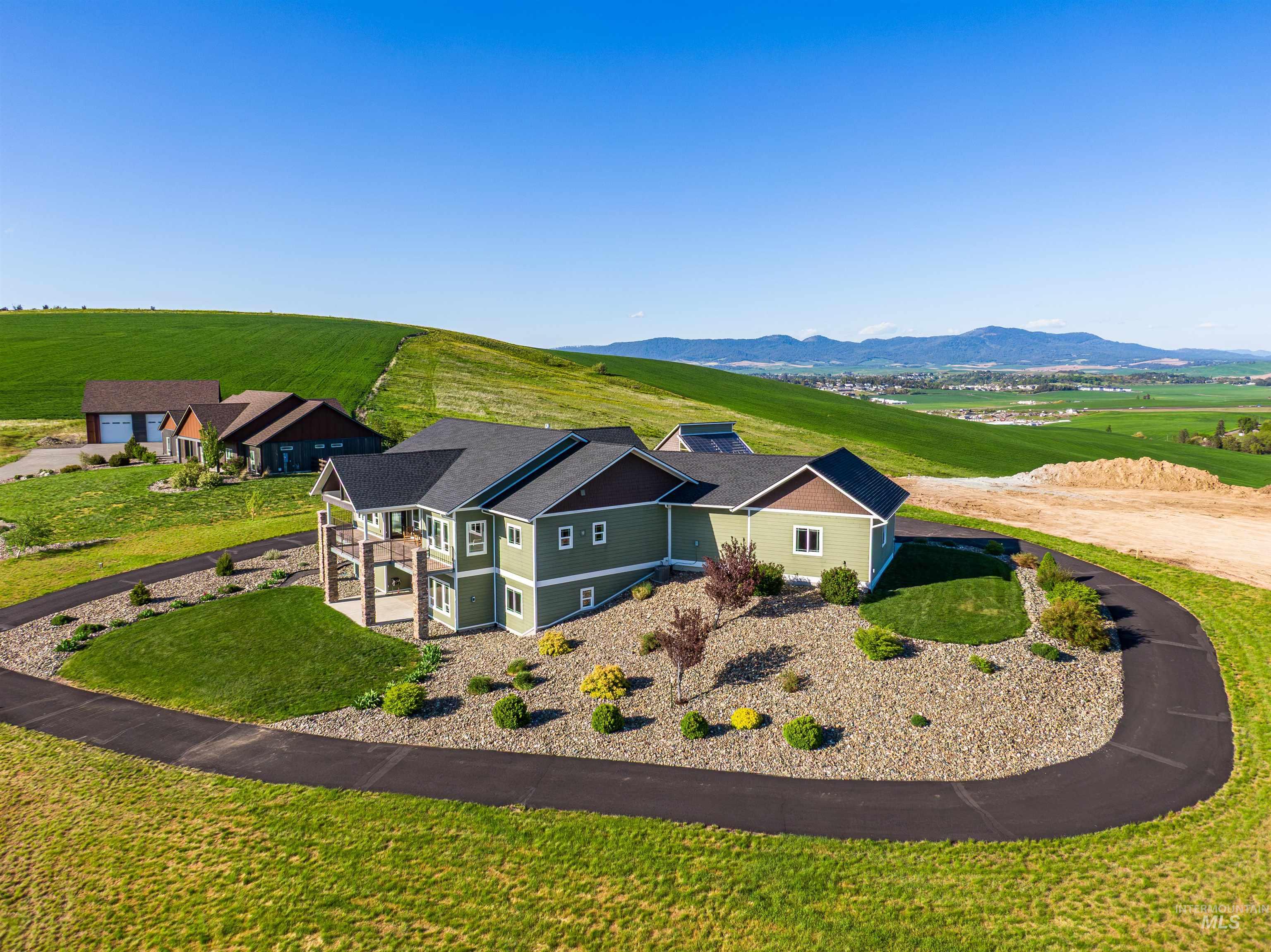 1018 Skyview Loop Moscow, ID 83843 - Photo 2 of 48