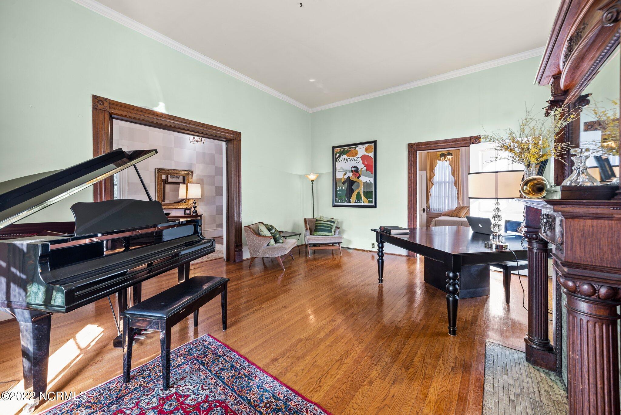 626 West Main Street Washington, NC 27889 - Photo 21 of 65 Piano Room