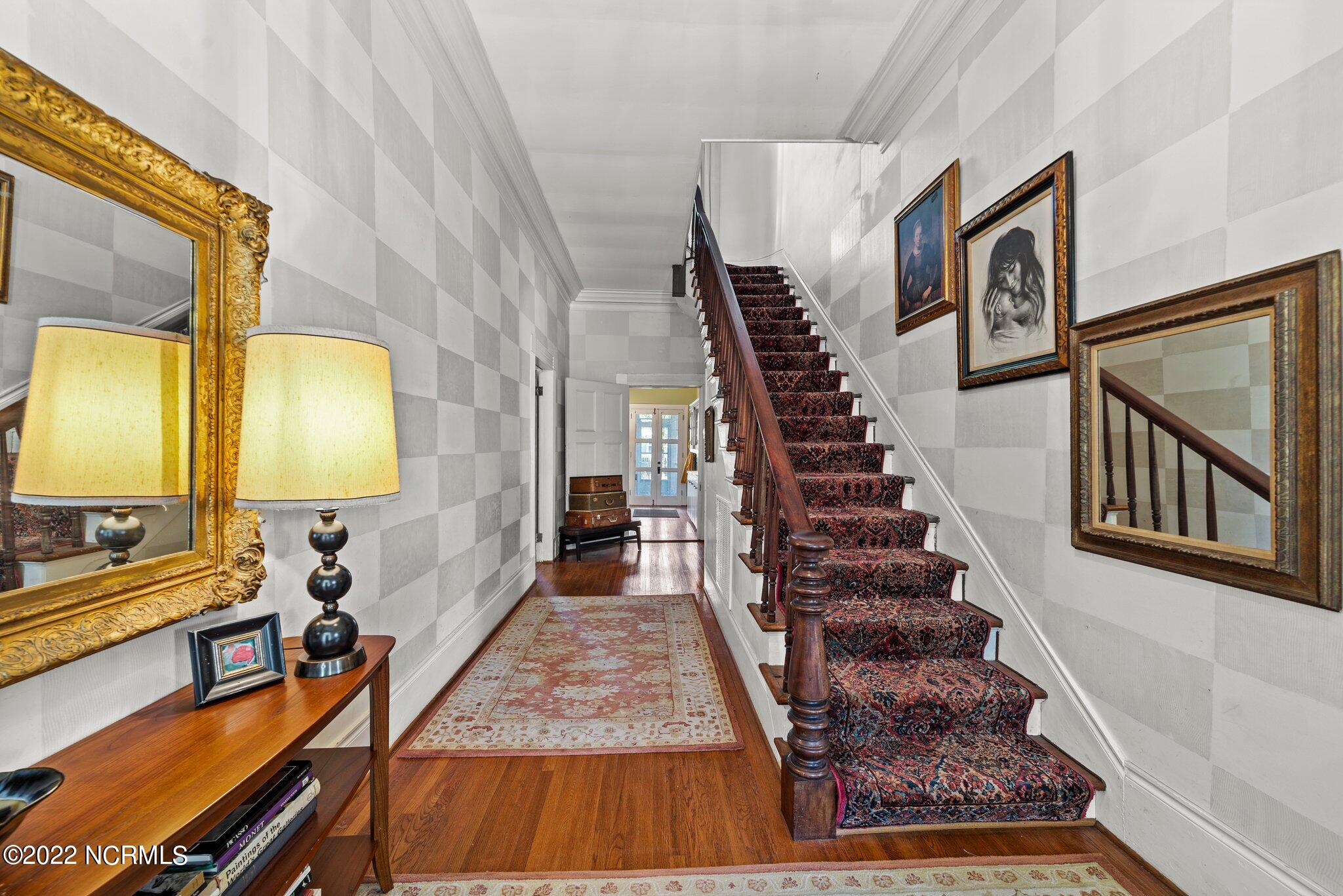 626 West Main Street Washington, NC 27889 - Photo 22 of 65 Stairs