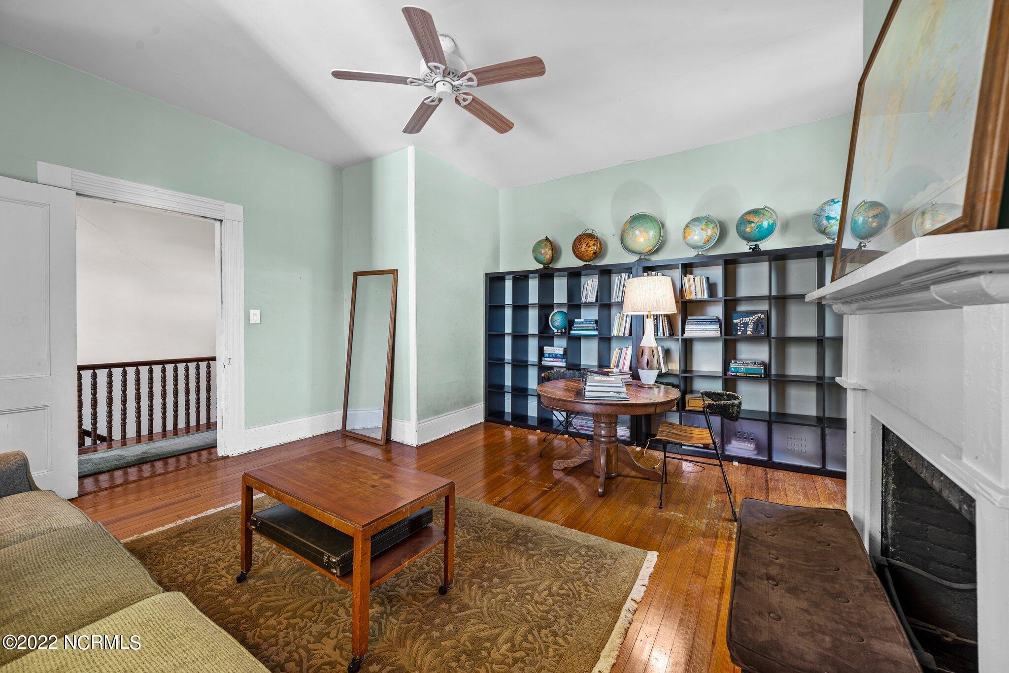 626 West Main Street Washington, NC 27889 - Photo 32 of 65 lounge