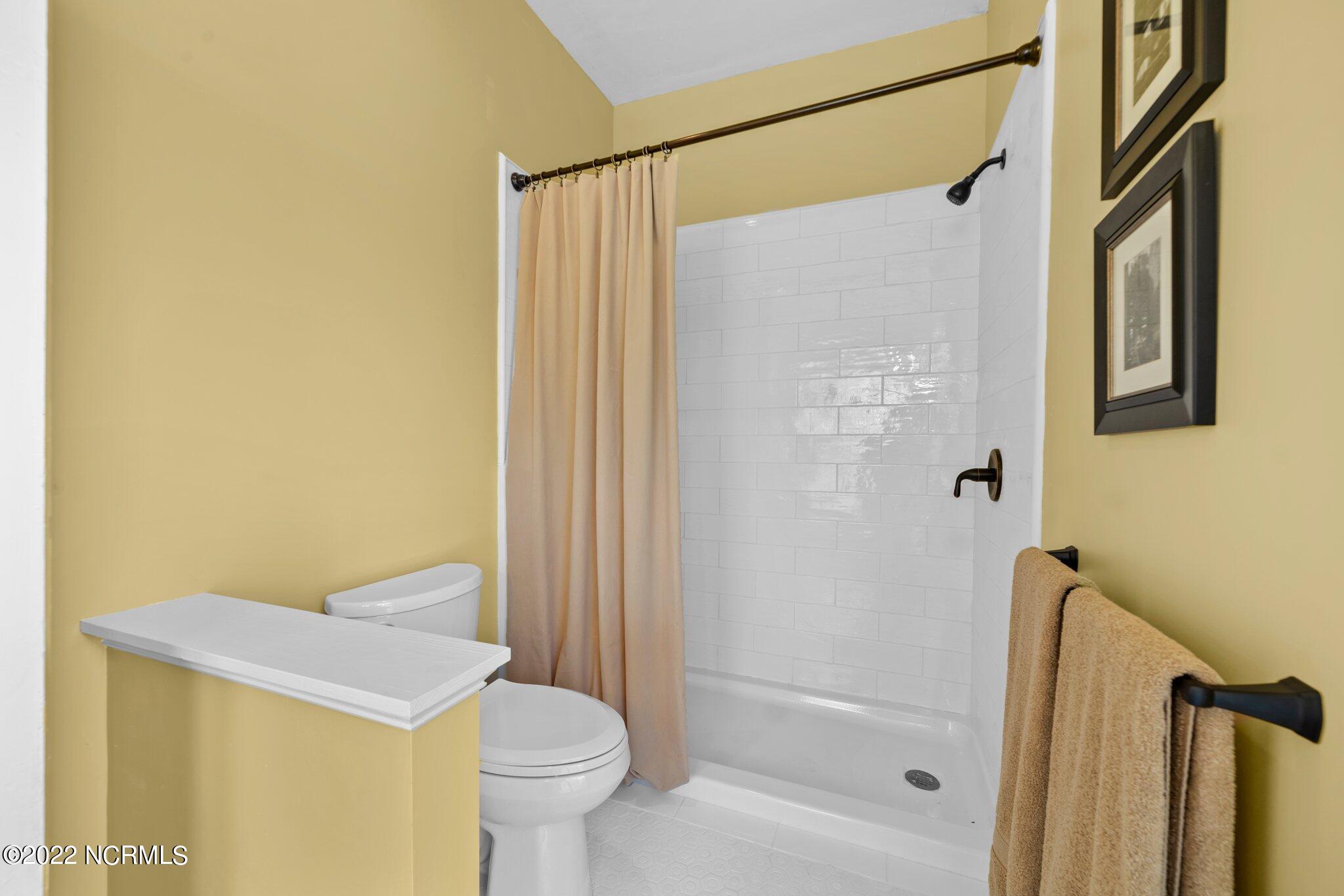 626 West Main Street Washington, NC 27889 - Photo 37 of 65 bathroom