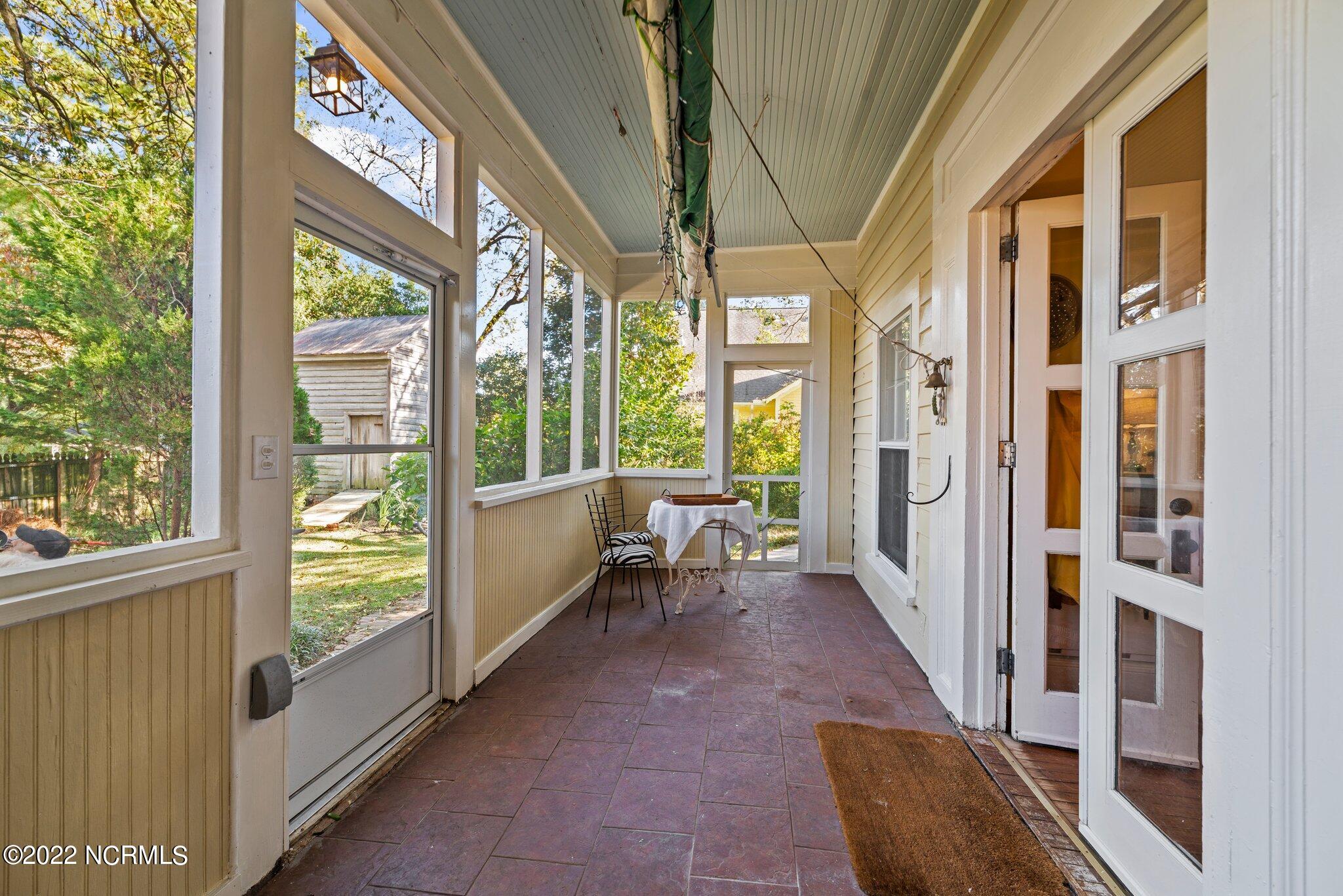 626 West Main Street Washington, NC 27889 - Photo 46 of 65 back porch