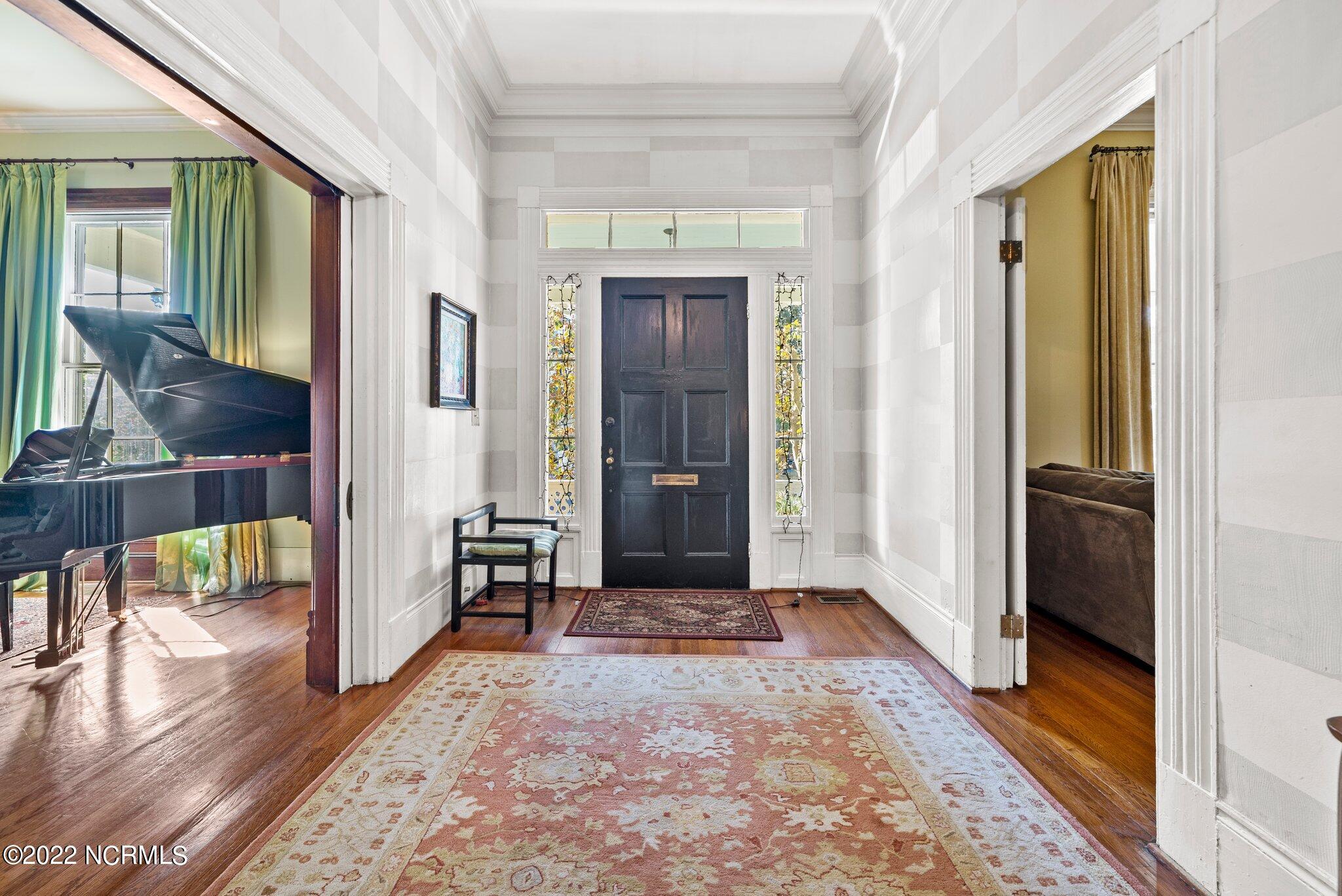 626 West Main Street Washington, NC 27889 - Photo 7 of 65 Foyer
