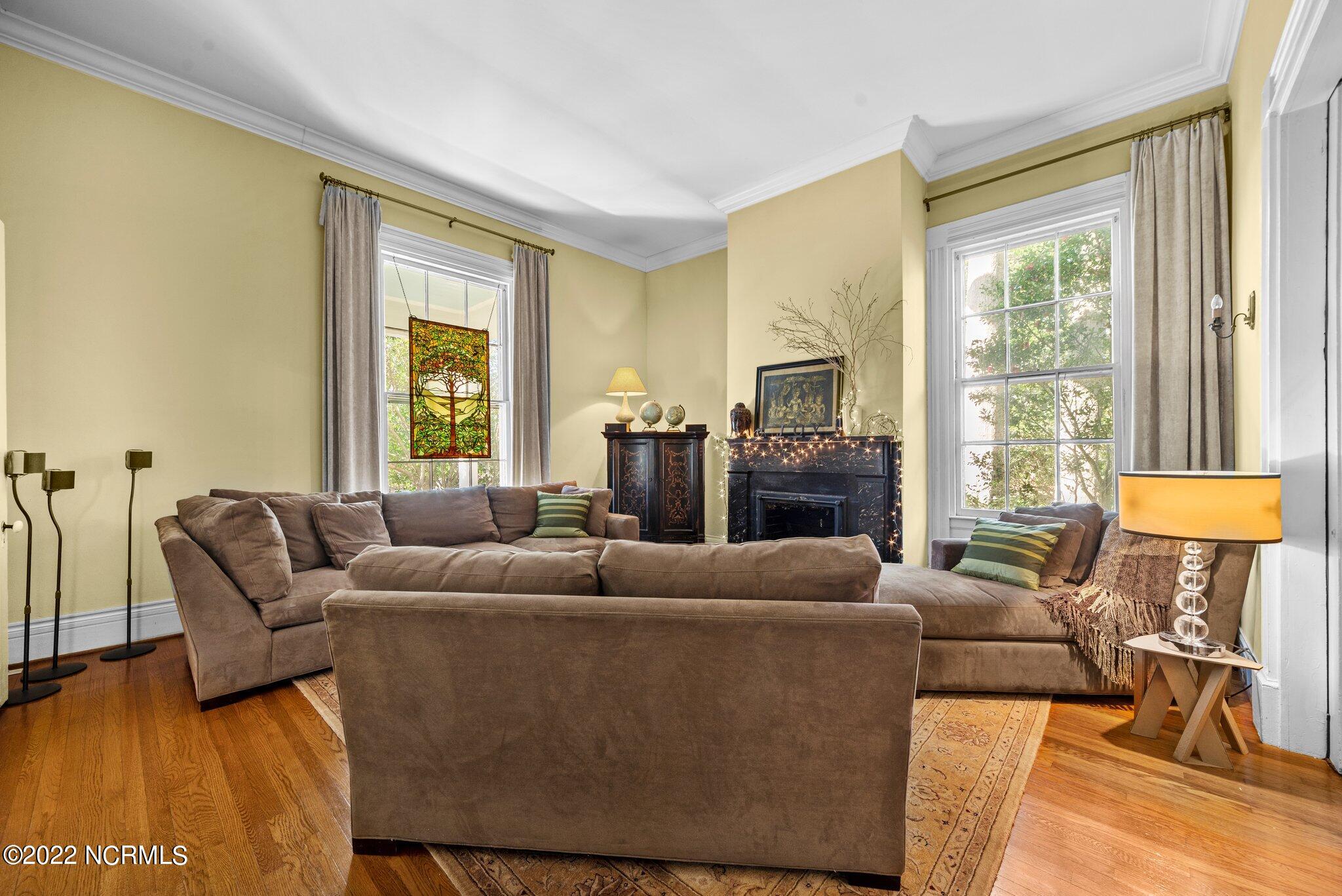 626 West Main Street Washington, NC 27889 - Photo 10 of 65 Living Room