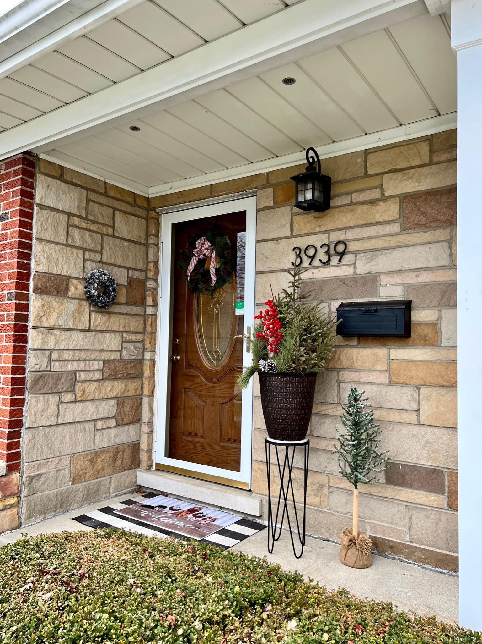 3939 Amherst Road Royal Oak, MI 48073 - Photo 2 of 54