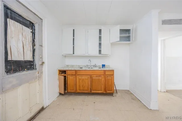 $129,000 | 955 Niagara Avenue, Niagara Falls, NY 14305