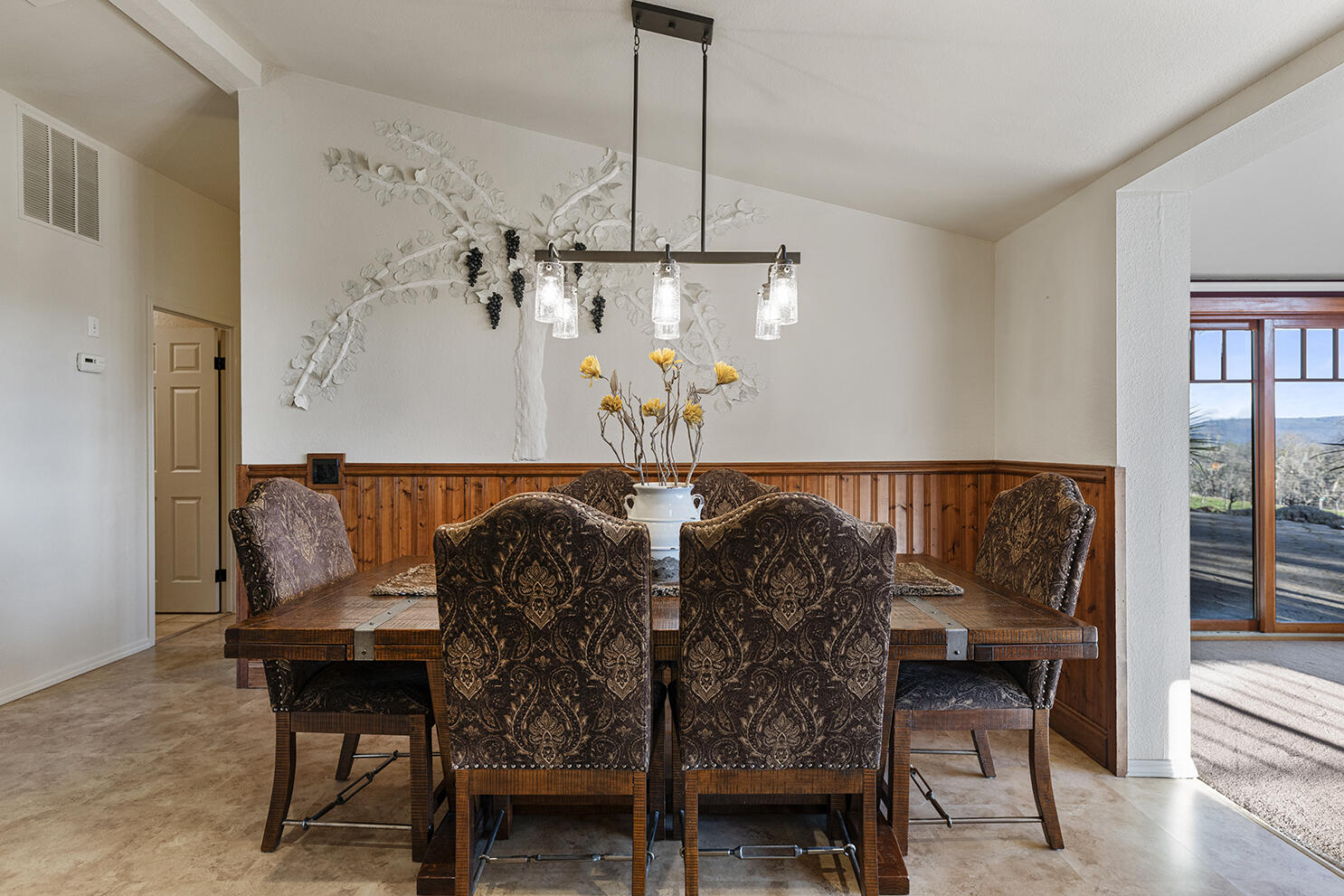 1052 Holcomb Springs Road Gold Hill, OR 97525 - Photo 35 of 65 Dining Area with Custom Lighting