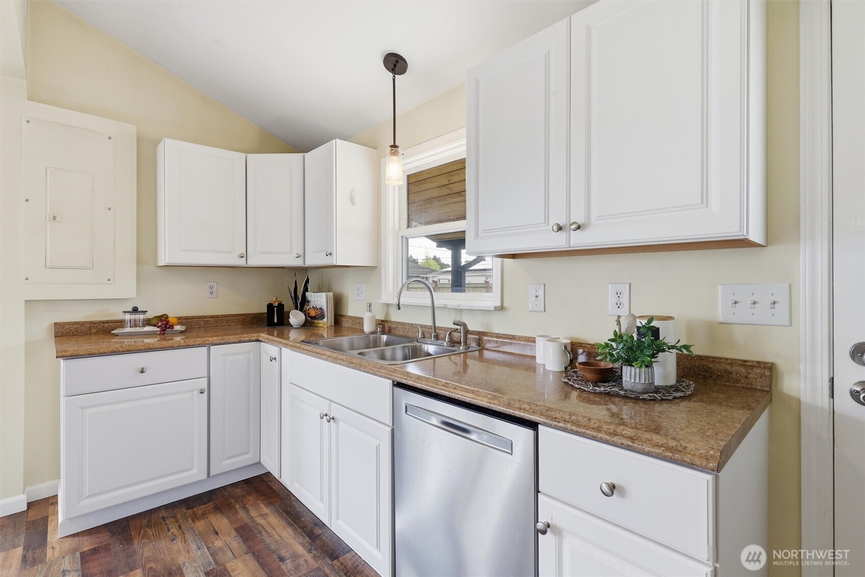 2224 Chestnut Street Everett, WA 98201 - Photo 11 of 34