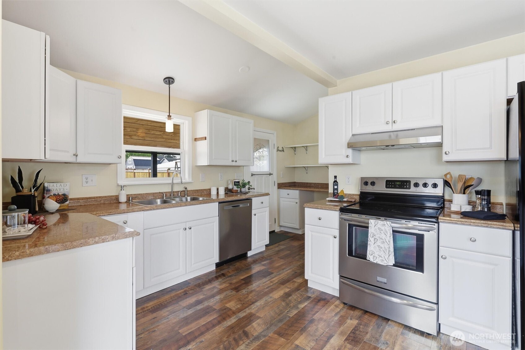 2224 Chestnut Street Everett, WA 98201 - Photo 10 of 34