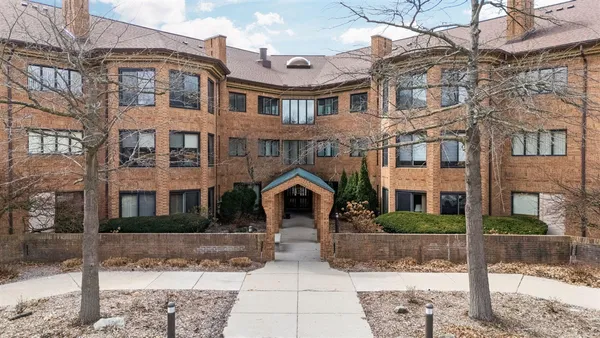 $435,000 | 2115 Nature Cove Court, Unit 210, Ann Arbor, MI 48104
