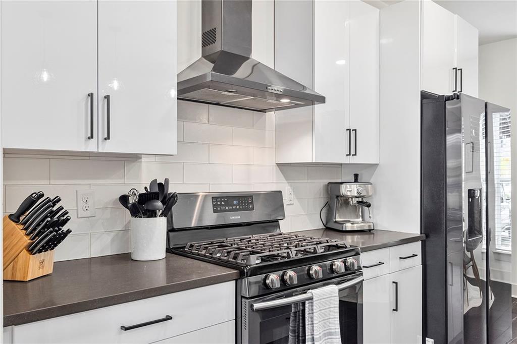 276 Estoria Street Southeast Atlanta, GA 30316 - Photo 7 of 40