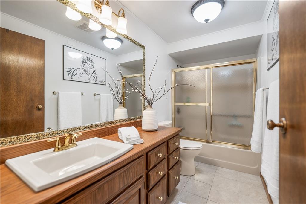 464 Sharon Road Coraopolis, PA 15108 - Photo 22 of 34 Full bathroom with provides privacy for your guest.