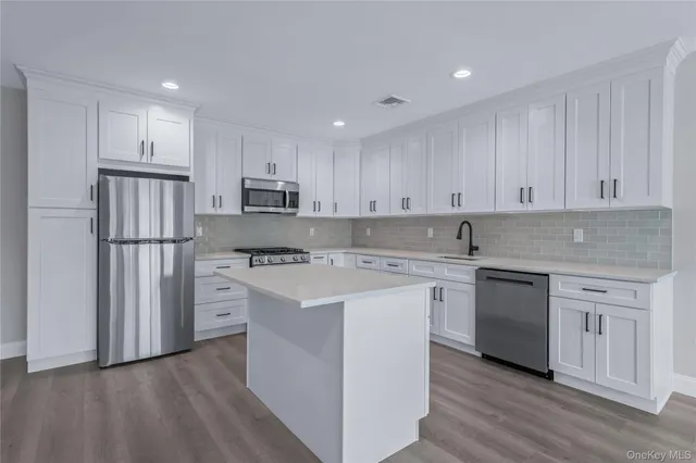 $3,750 | 110 School Street, Unit 6, Glen Cove, NY 11542