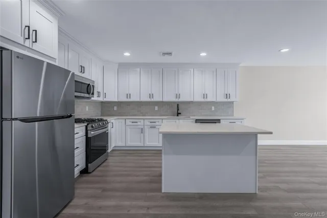 $3,750 | 110 School Street, Unit 6, Glen Cove, NY 11542