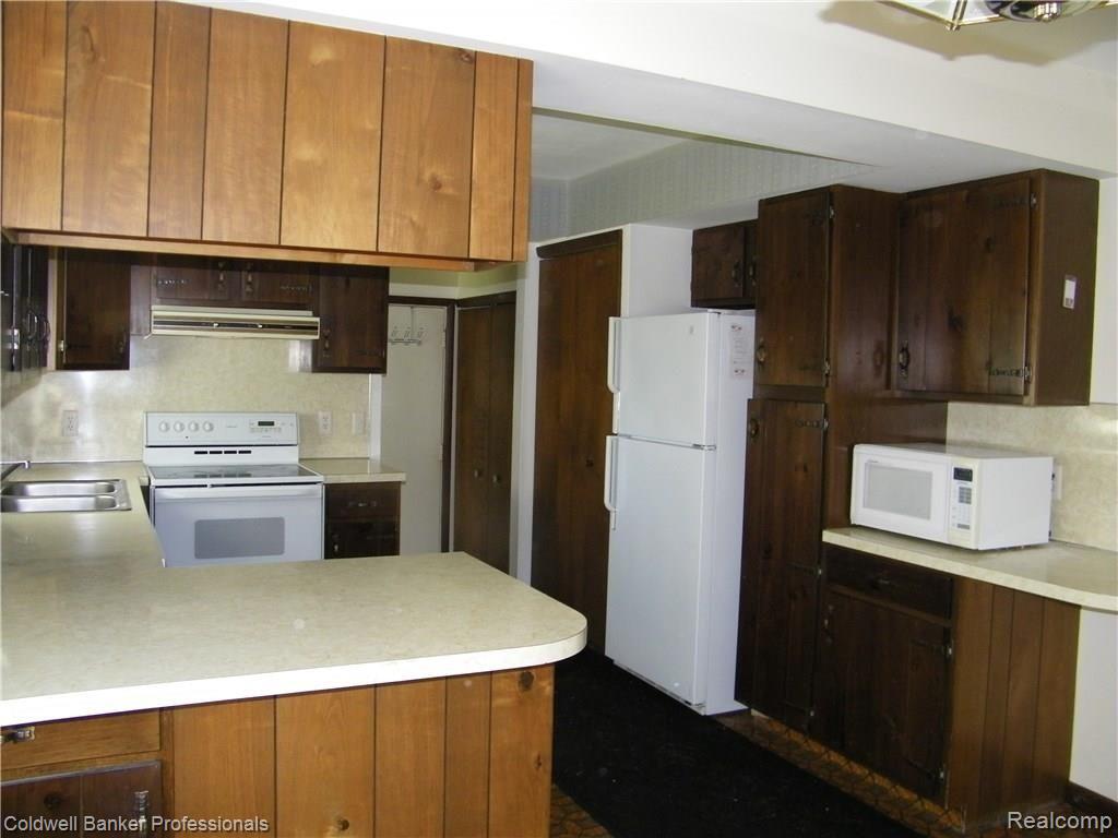 5344 Fish Lake Road North Branch, MI 48461 - Photo 7 of 17 100_2703.jpg