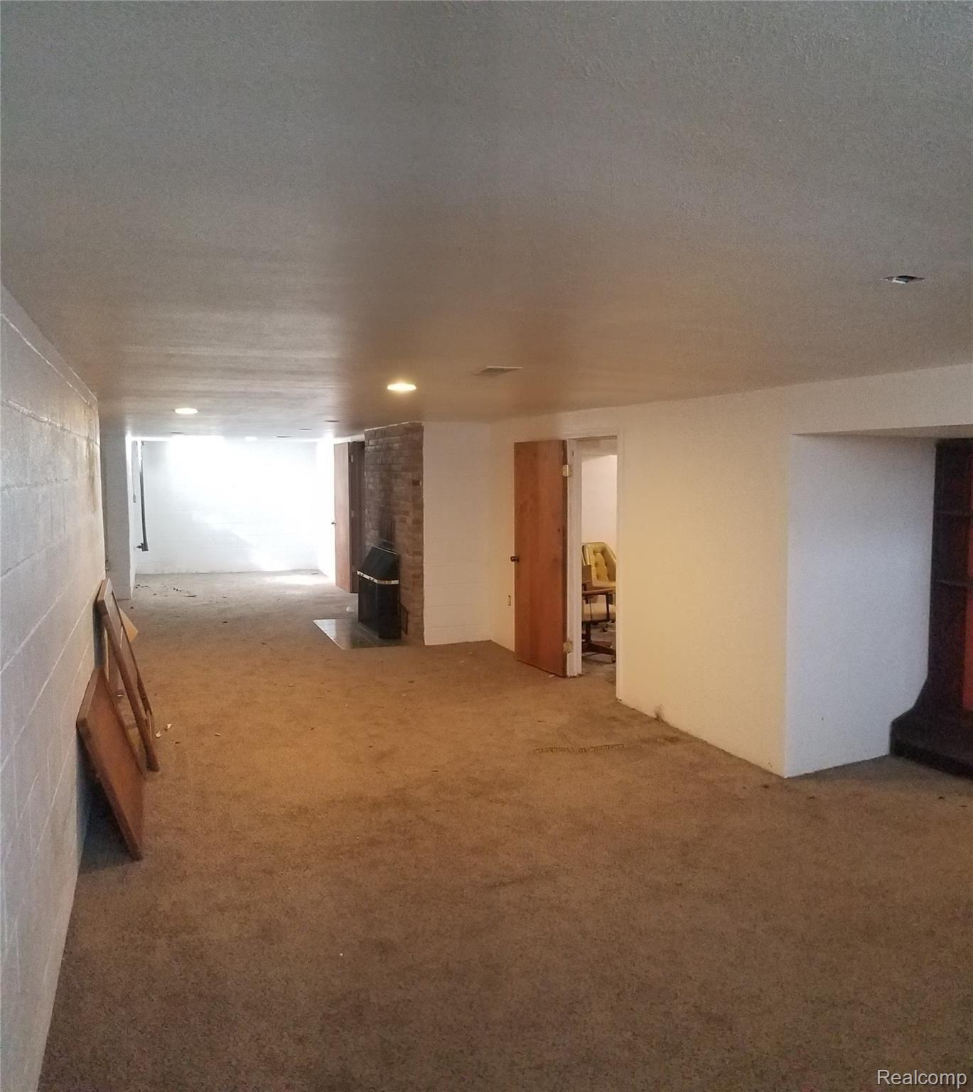 47700 Shelby Road Utica, MI 48317 - Photo 23 of 28 20200902_162812.jpg