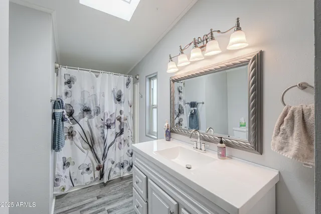 a view of livingroom with furniture