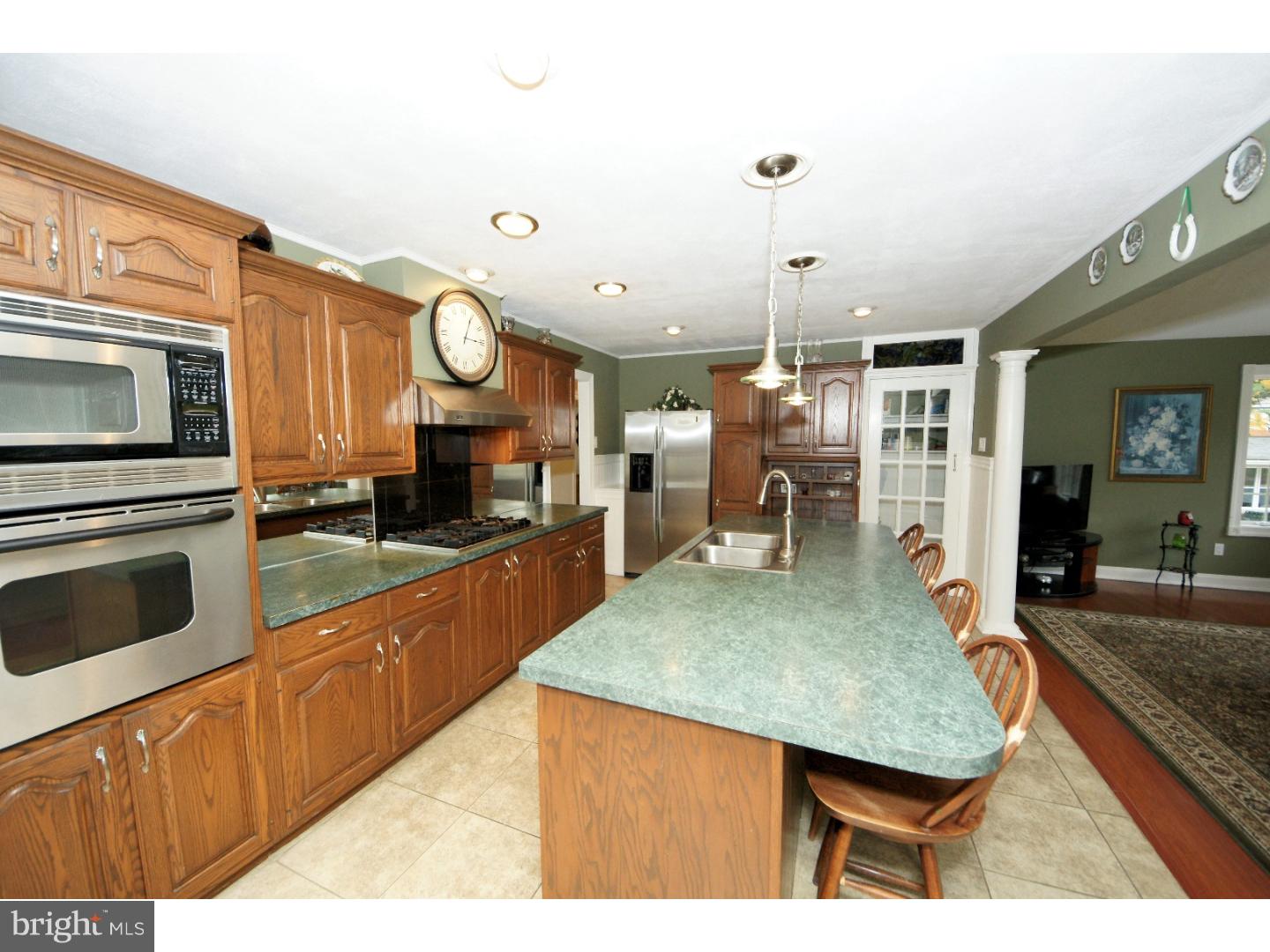 117 Line Road Trenton, NJ 08690 - Photo 11 of 25 Kitchen