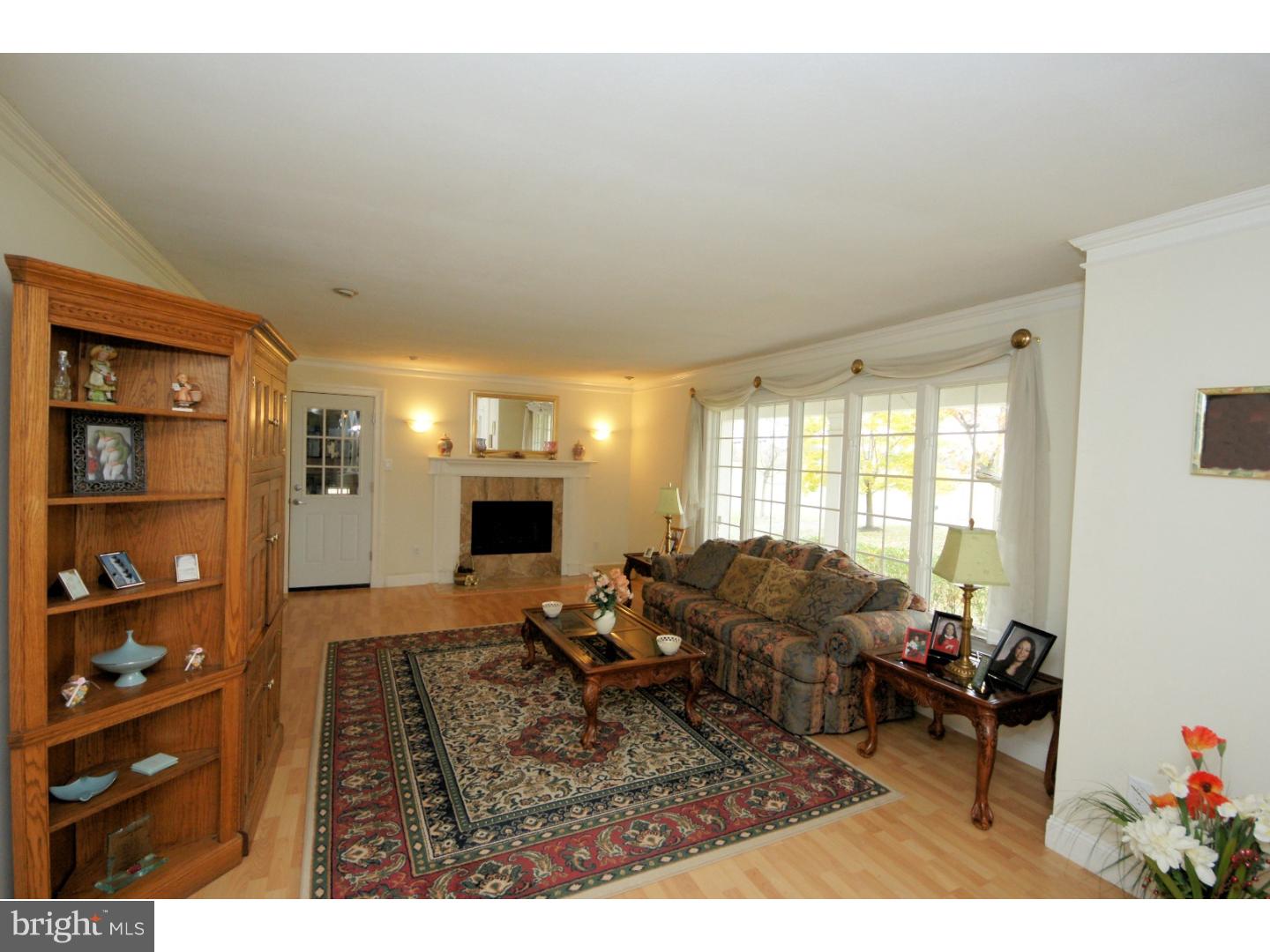 117 Line Road Trenton, NJ 08690 - Photo 5 of 25 Living Room
