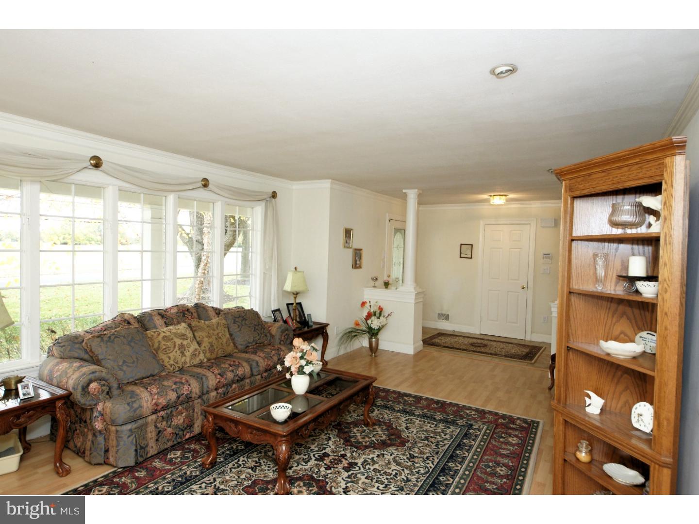 117 Line Road Trenton, NJ 08690 - Photo 7 of 25 Living Room