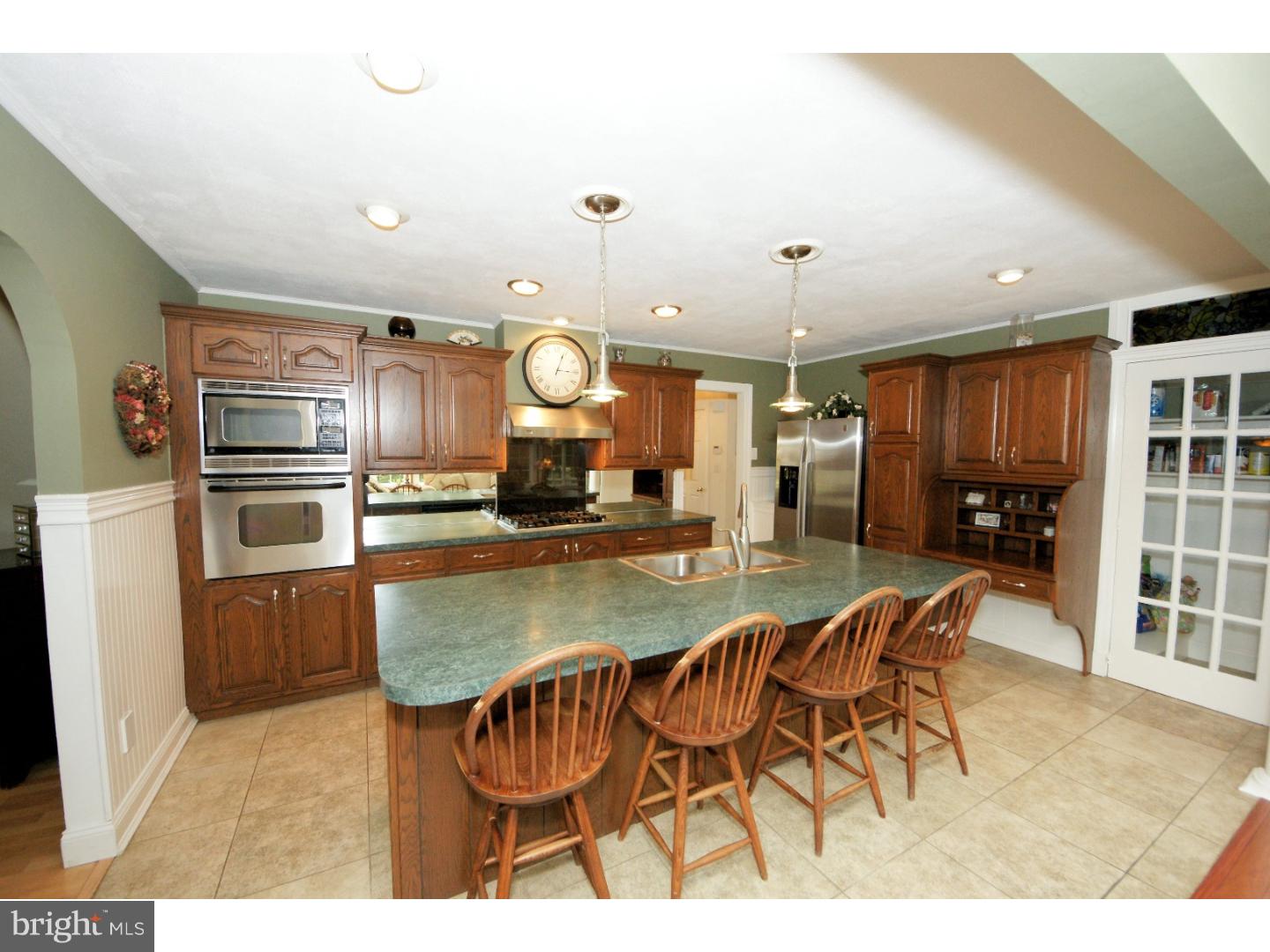 117 Line Road Trenton, NJ 08690 - Photo 10 of 25 Kitchen
