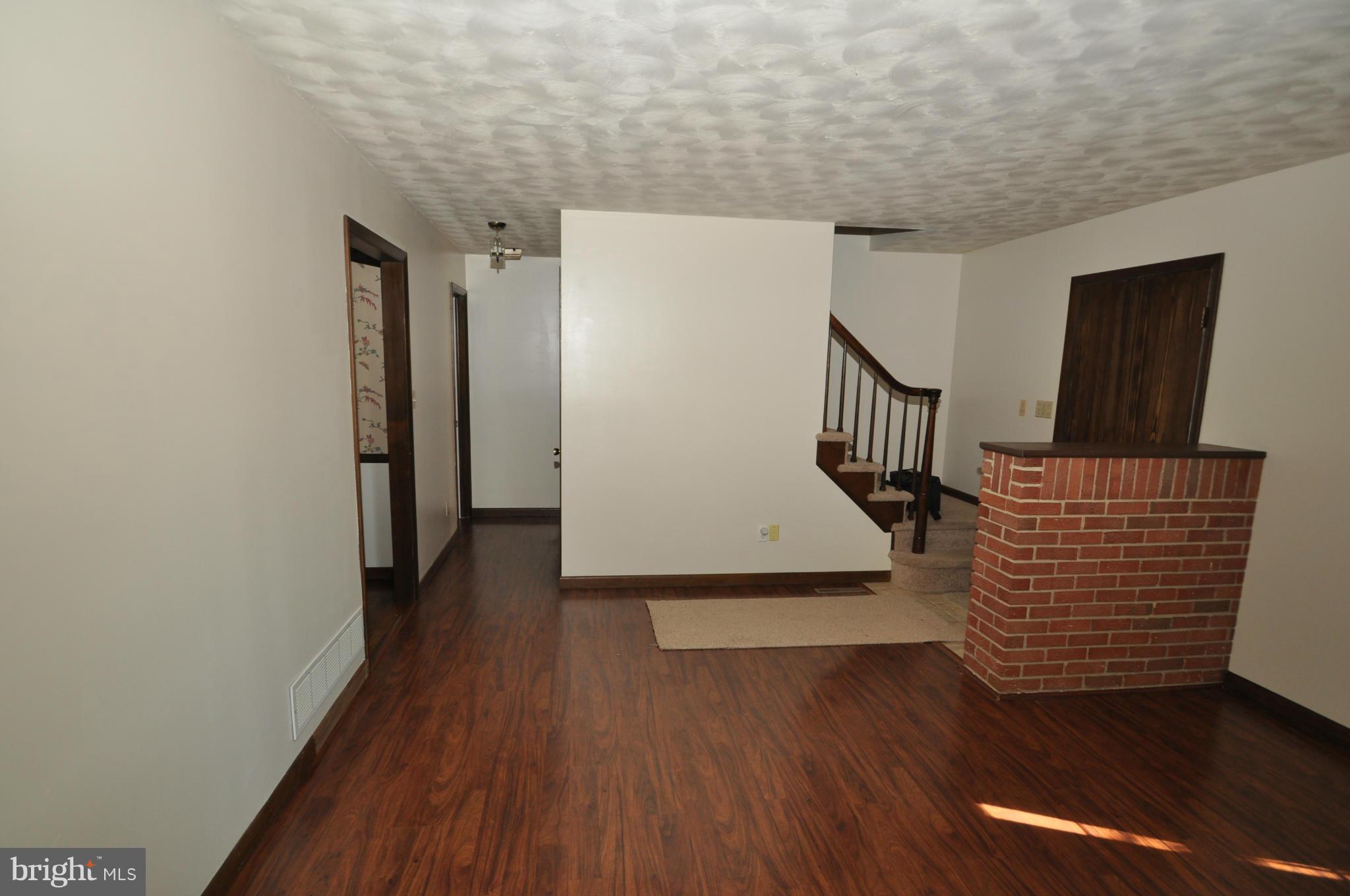 6818 Hunting Creek Road Hurlock, MD 21643 - Photo 14 of 20 Living Room