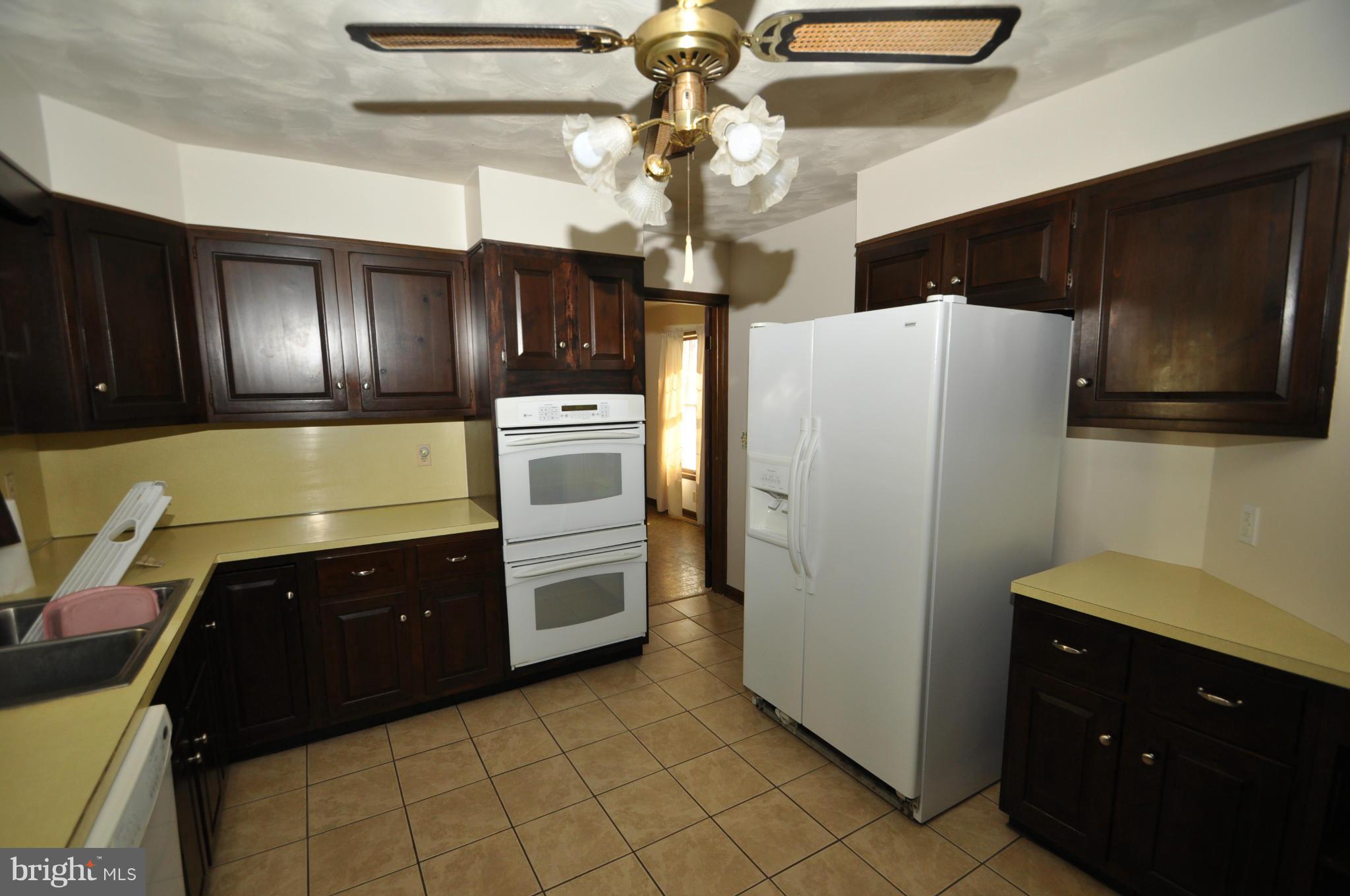 6818 Hunting Creek Road Hurlock, MD 21643 - Photo 9 of 20 Kitchen