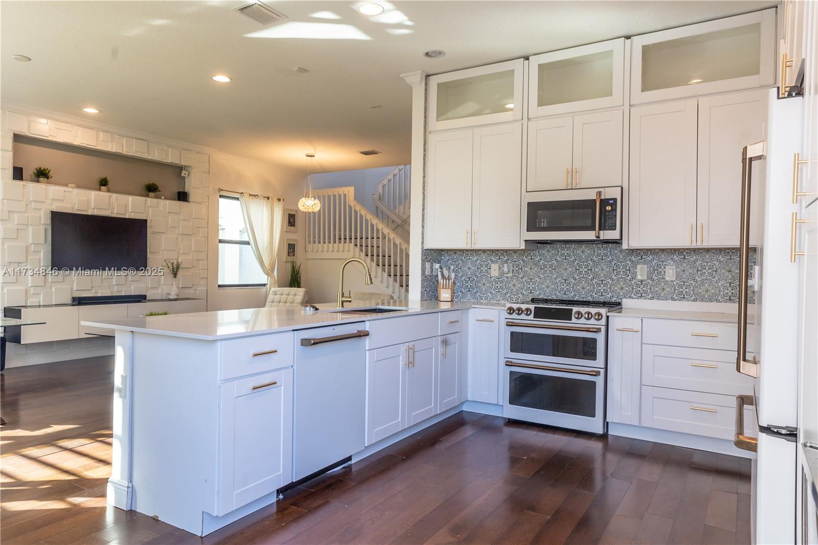 9074 Southwest 36th Street Miramar, FL 33025 - Photo 4 of 21