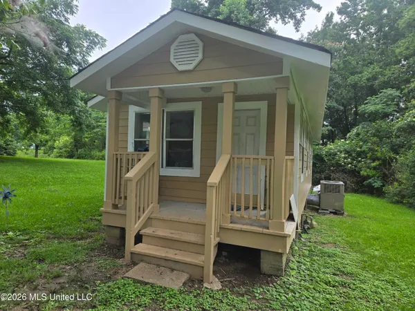 $750 | 1015 Wilson Street, McComb, MS 39648