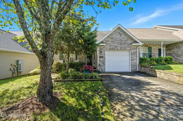 $299,900 | 1652 Emerald Pointe Lane, Knoxville, TN 37918