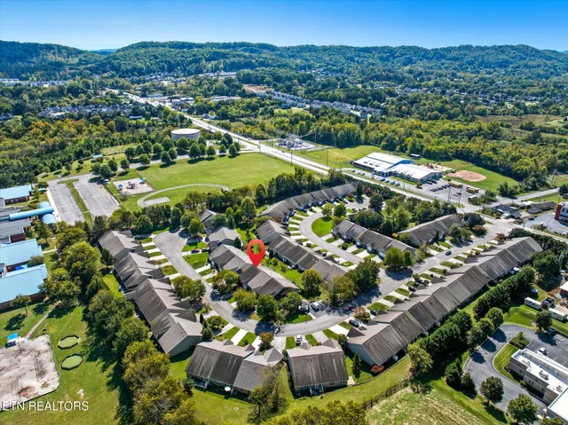 $299,900 | 1652 Emerald Pointe Lane, Knoxville, TN 37918