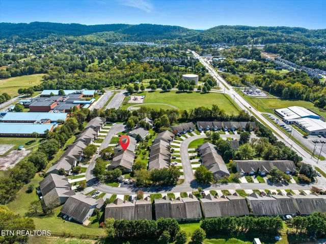 $299,900 | 1652 Emerald Pointe Lane, Knoxville, TN 37918