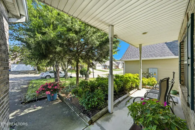 $299,900 | 1652 Emerald Pointe Lane, Knoxville, TN 37918