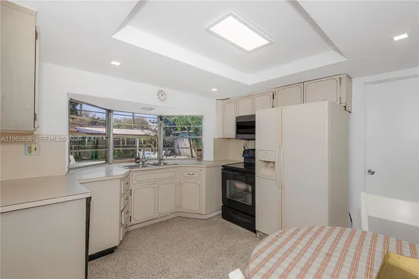 $630,000 | 120 Northeast 175th Street, Miami, FL 33162