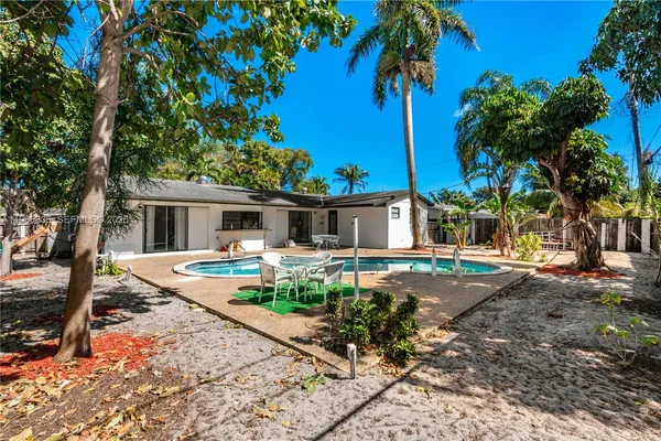 $630,000 | 120 Northeast 175th Street, Miami, FL 33162