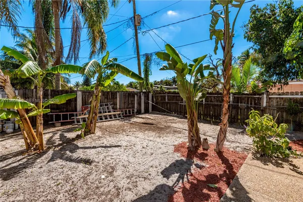 $630,000 | 120 Northeast 175th Street, Miami, FL 33162
