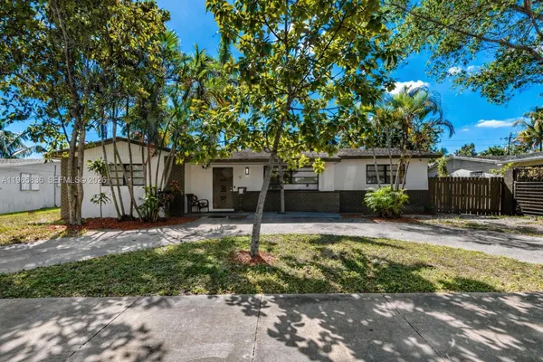 $630,000 | 120 Northeast 175th Street, Miami, FL 33162