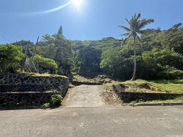 a view of a backyard of the house