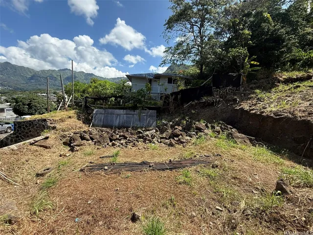a view of a backyard of the house