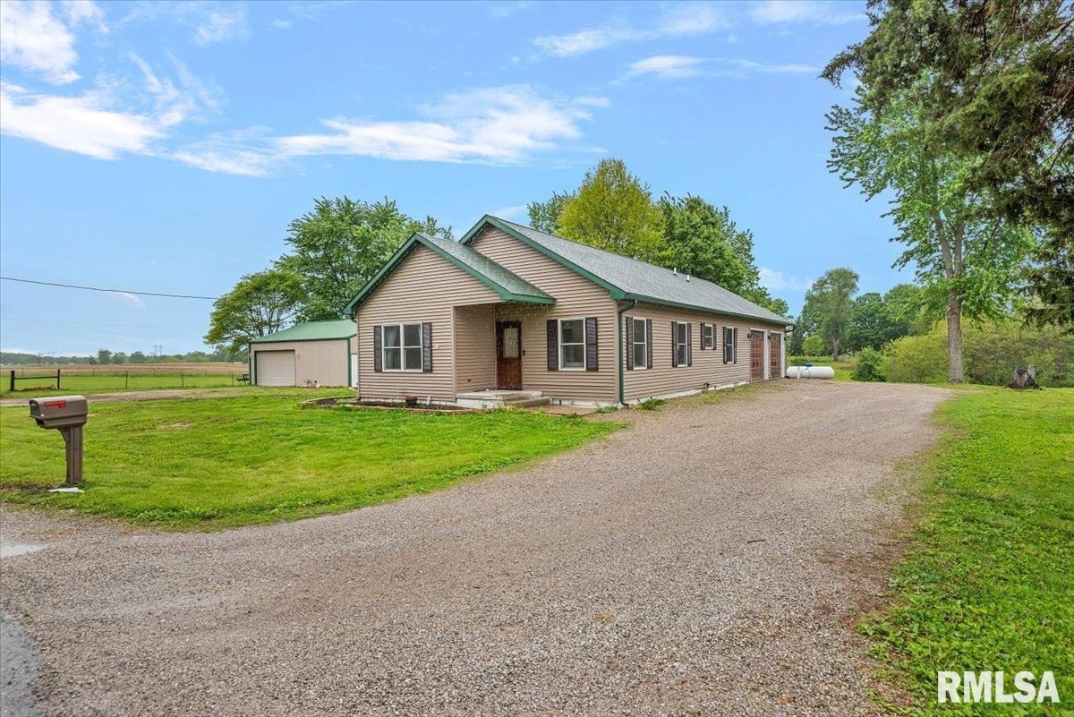 9045 Owl Road Sherman, IL 62684 - Photo 4 of 41