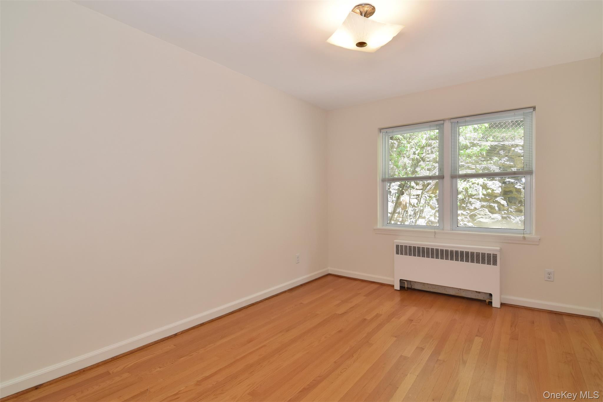 74 Briary Road Dobbs Ferry, NY 10522 - Photo 10 of 19 First floor bonus room can be 5th bdr/office/family room.