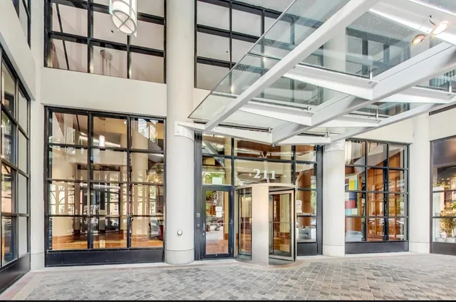 $3,280 | 211 East Ohio Street, Unit 1003, Chicago, IL 60611