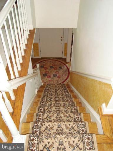 9000 Jones Mill Road Chevy Chase, MD 20815 - Photo 10 of 24 Staircase