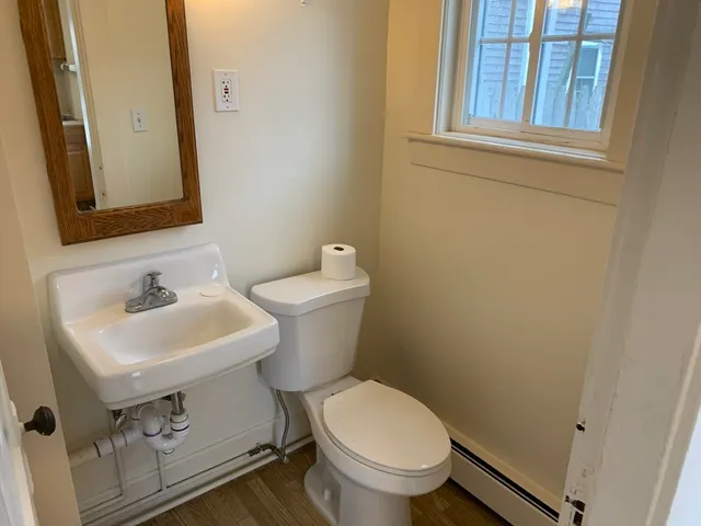 $2,950 | 252 Water Street, Newburyport, MA 01950