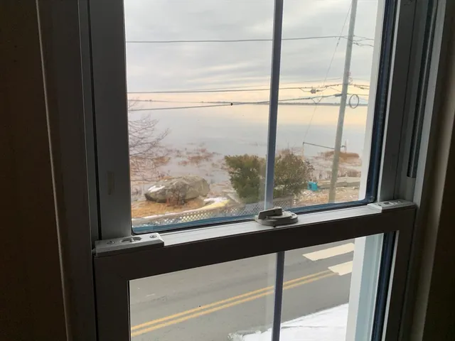 $2,950 | 252 Water Street, Newburyport, MA 01950